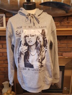 Stevie Nicks Gray Graphic Hoodie - "Don't Be a Lady Be A Legend" Size Large